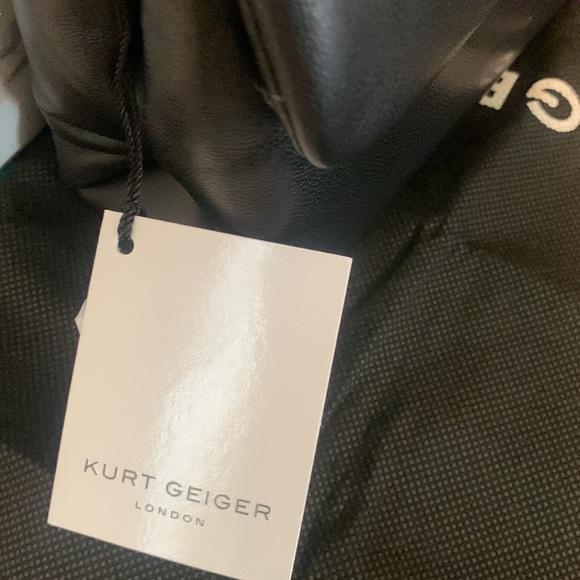 - Kurt Geiger London Mini Kew Leather Shoulder Bag
KURT GEIGER LONDON - Picture 11 of 12